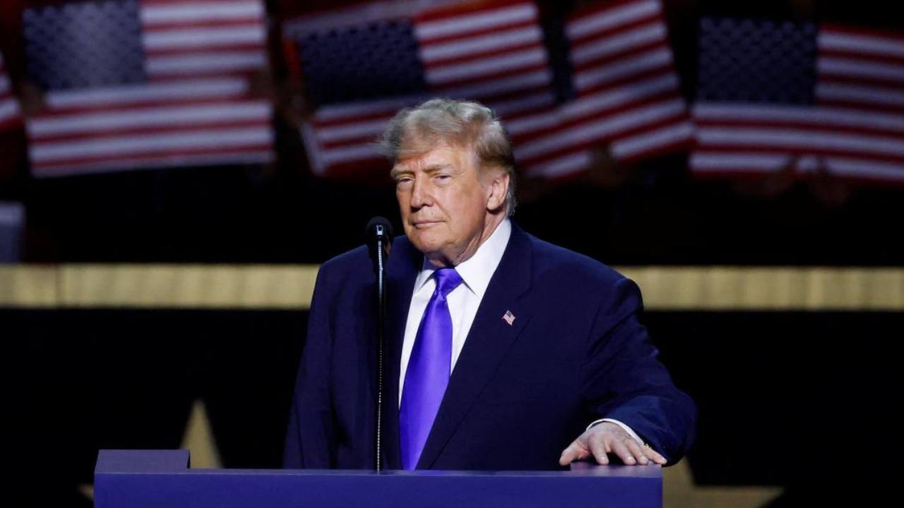 Trump, İngiltere'deki bombardıman uçaklarını geri çektiklerini söyledi: 'İran tehdidi' ayrıntısı