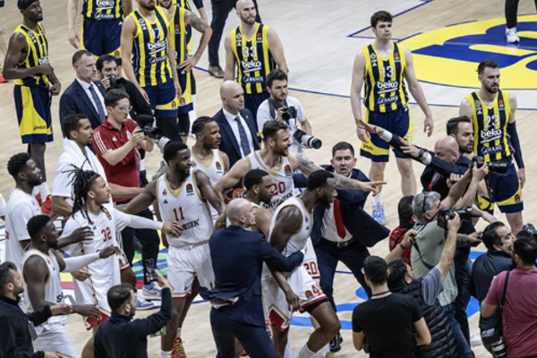 EuroLeague'de olaylı gece!  F.Bahçe Beko-Monaco maçı sonrası kaos yaşandı, basketbola polis müdahale etti