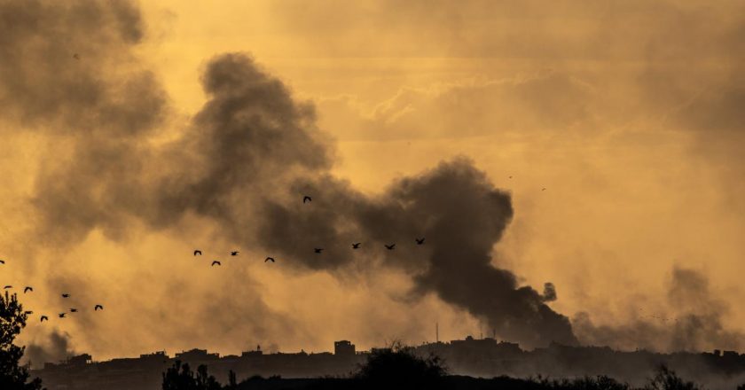 İsrail'in Gazze'de hedef aldığı araç: En az 5 Filistinli öldürüldü