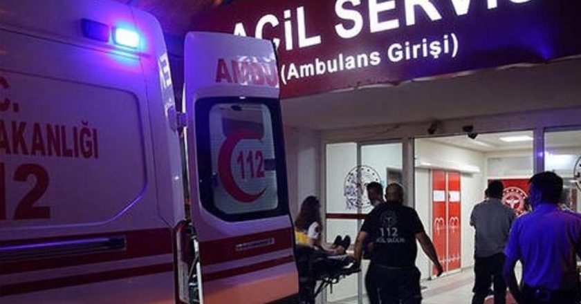 D100'de otomobil seddeye devrildi: 5 yaralı – Son Dakika Türkiye Haberleri