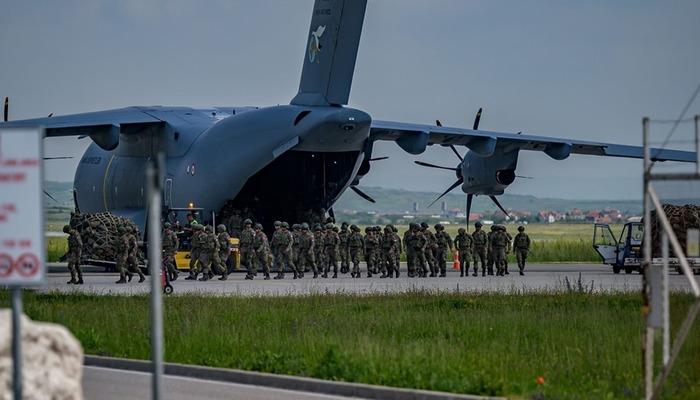 NATO tarafından görevlendirilen Türk yedek taburunun Kosova’ya nakli tamamlandı.