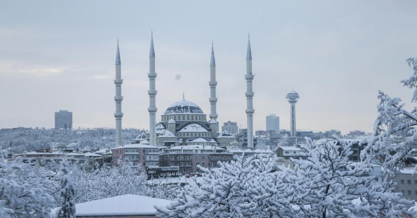 Ankara ve İstanbul’a gelen kar
