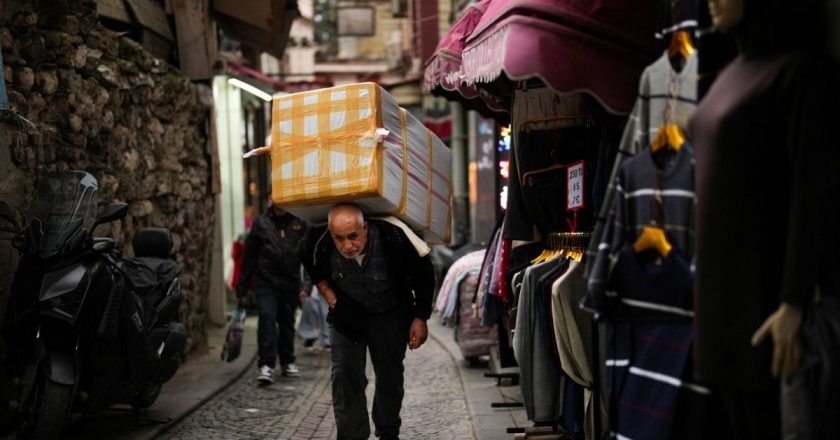 Dört kişilik aile için açlık sınırı 25 bin 92 lira oldu