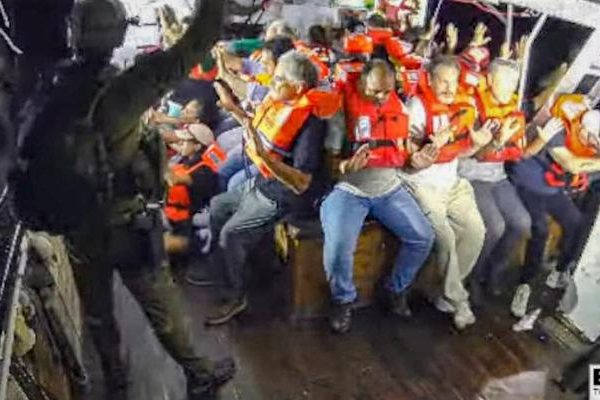 İsrail, Hanzala gemisinde gözaltına aldığı son 2 aktivisti de serbest bıraktı