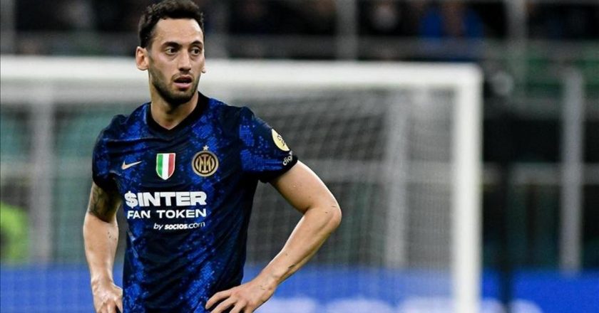 Hakan Çalhanoğlu bombası! Gece yarısı paylaşımı sosyal medyayı salladı