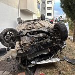 Yer: Karabük! Otomobil apartman bahçesine düştü: Yaralılar var