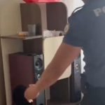 33 yıl hapis cezası bulunan firari, evdeki rafın arkasında yakalandı