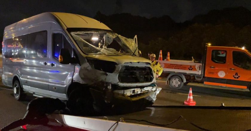 İstanbul’da minibüs devrildi – Son Dakika Haberleri
