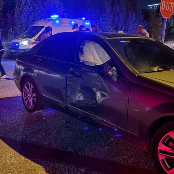 Kayseri’de motosiklet otomobile çarptı: 1’i ağır 4 yaralı