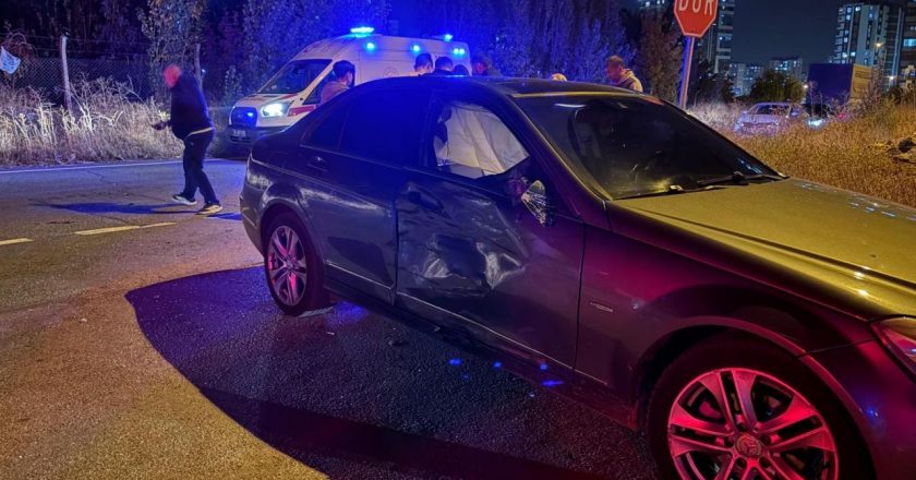 Kayseri’de motosiklet otomobile çarptı: 1’i ağır 4 yaralı