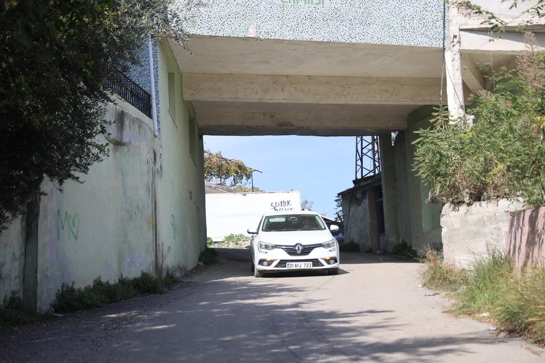 Bu caminin altından 6 metre yol geçiyor! Bunu gören hayrete düşüyor 4