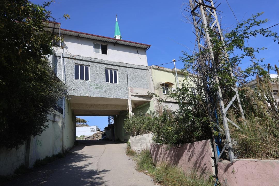 Bu caminin altından 6 metre yol geçiyor! Gören hayrete düşüyor 3