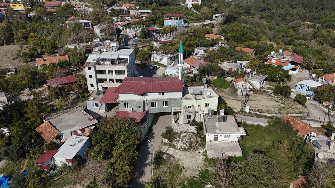 Bu caminin altından 6 metre yol geçiyor! Gören hayrete düşüyor 2