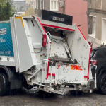 Beyoğlu’nda Çöp Kamyonu Bina ile Çarpıştı