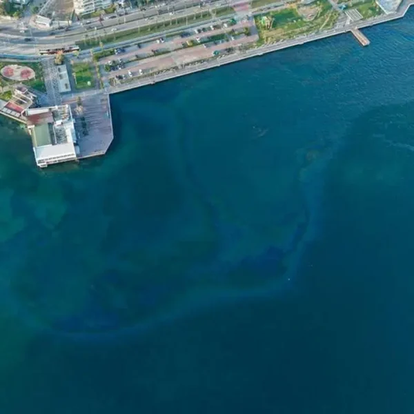 İzmir Körfezi’ne atık boşaltıldı!