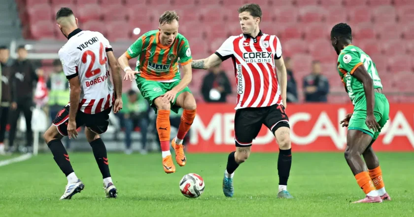 Alanyaspor, Samsunspor karşısında uzatmalarda puanı kapmayı başardı!