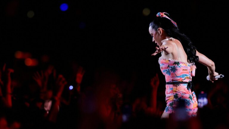 Katy Perry, Sunny Hill Festivali’nde kime sorsa ‘Türkiye’ yanıtını aldı!